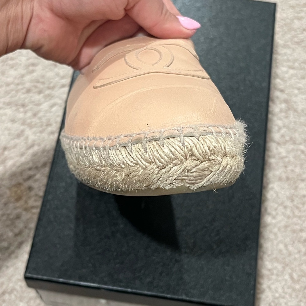 Chanel Tan Espadrilles Classic Style - Picture 4 of 16